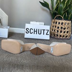 SCHUTZ MULES